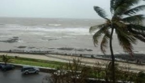 delhi-chennai-cyclone-risk-high-alert-beach-in-pondicherry-news-in-hindi-116111